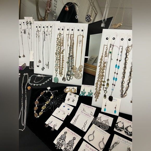 NWT Lia Sophia box 10 NEW pieces total retail $500+ necklaces, bracelets, rings - Picture 8 of 16